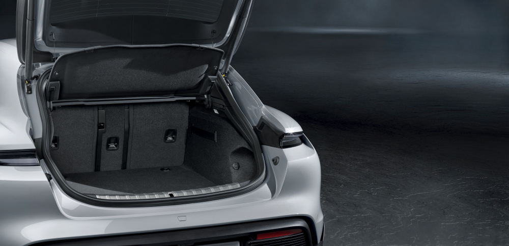 4S Cross Turismo luggage