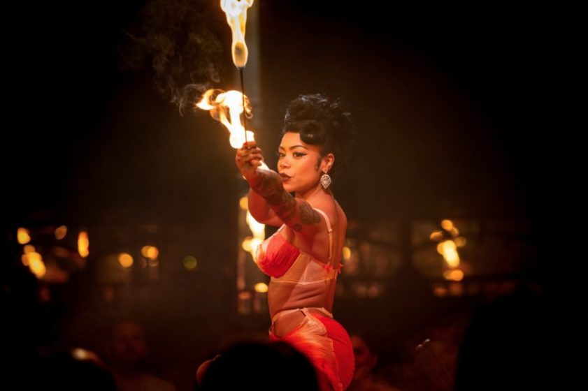 Be enthralled by the theatrical phenomenon, La Clique