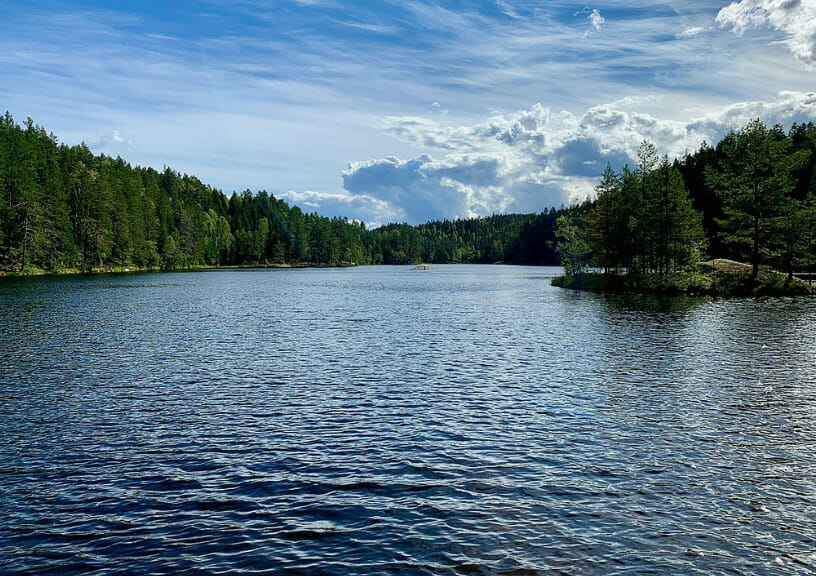 filming locations of new james bond movie "No Time To Die" - The serene Langvann Lake