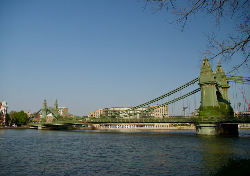 filming locations of new james bond movie "No Time To Die" - The regal Hammersmith Bridge in London