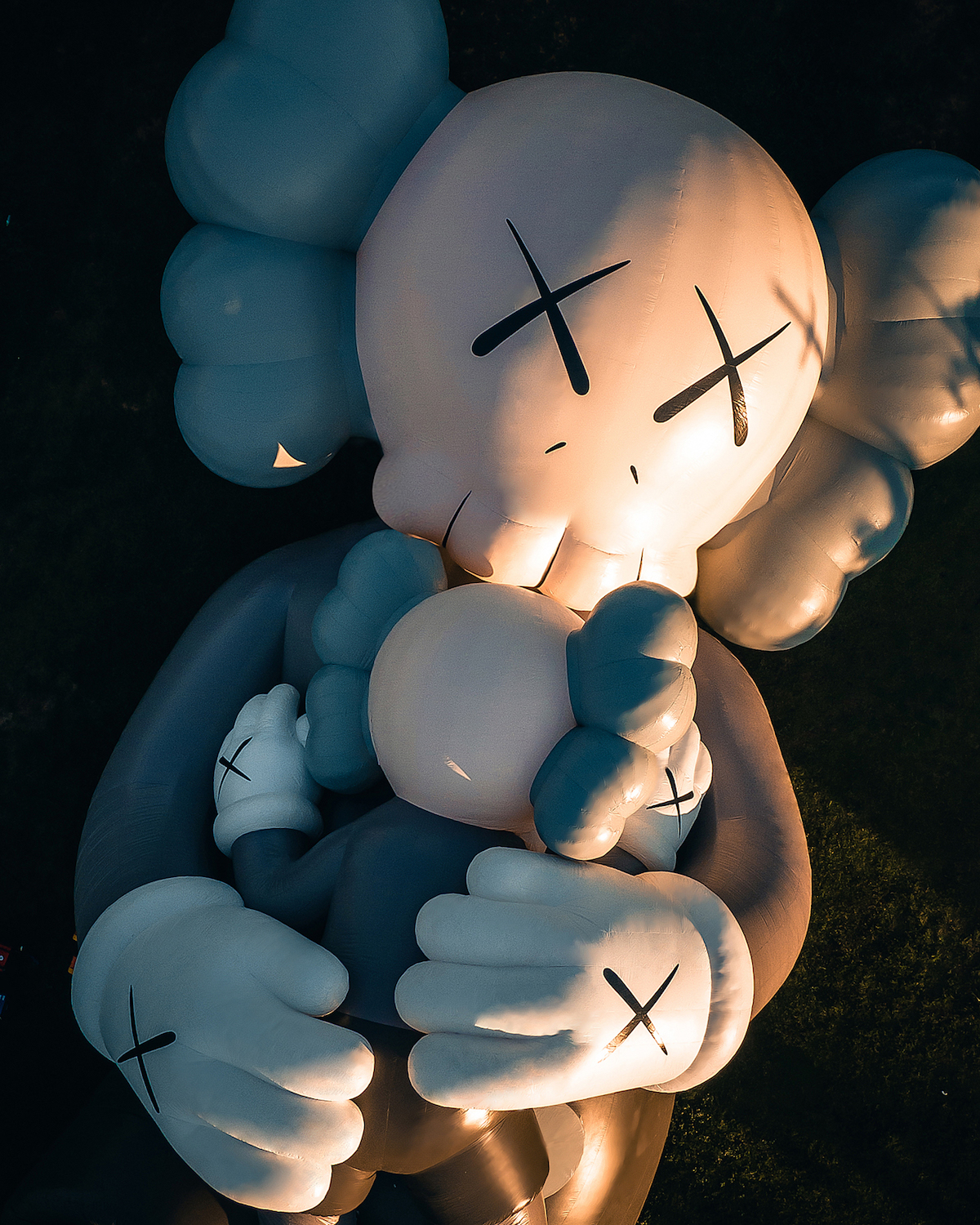KAWS HOLIDAY SINGAPORE close up credit AllRightsReserved