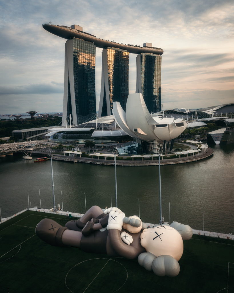 kaws: holiday singapore the float